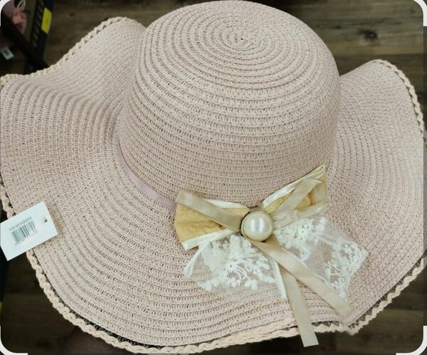 Chapeau d'été rose élégant