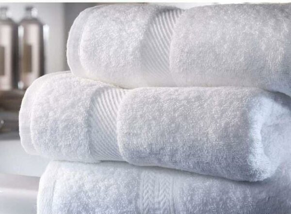 Serviettes de bain blanches