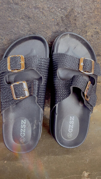 Sandales