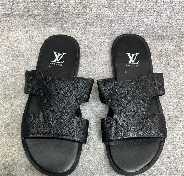 Sandales en cuir noir élégant