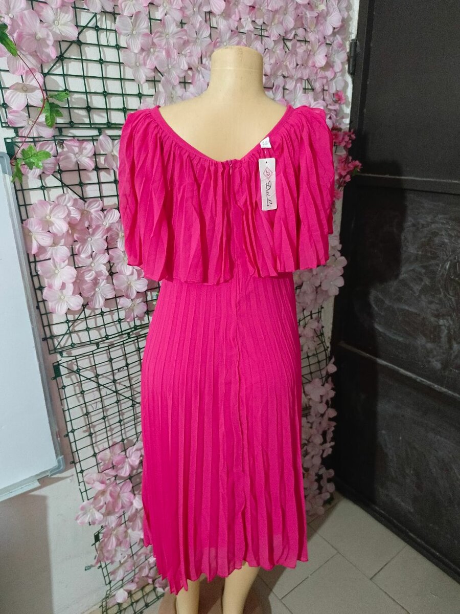 Robe Plissée Fuchsia Élégante