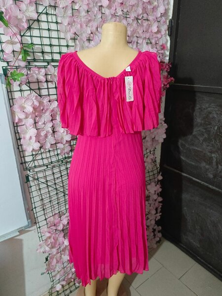 Robe Plissée Fuchsia Élégante