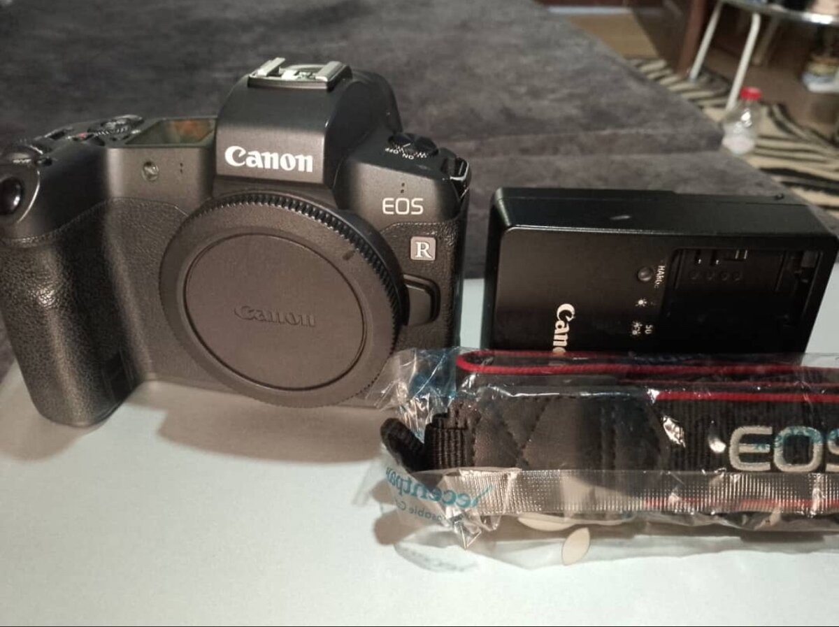 Canon EOS R (Body Only)