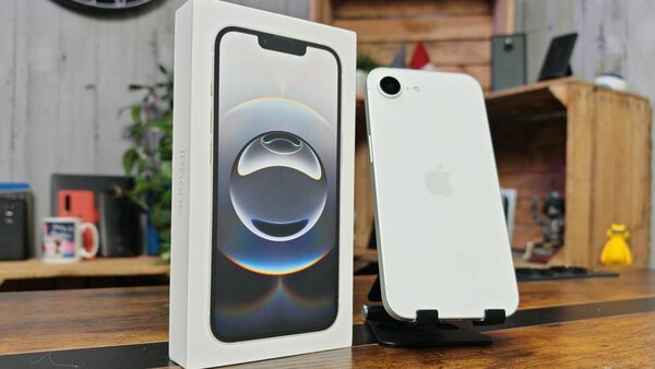 iPhone 16e