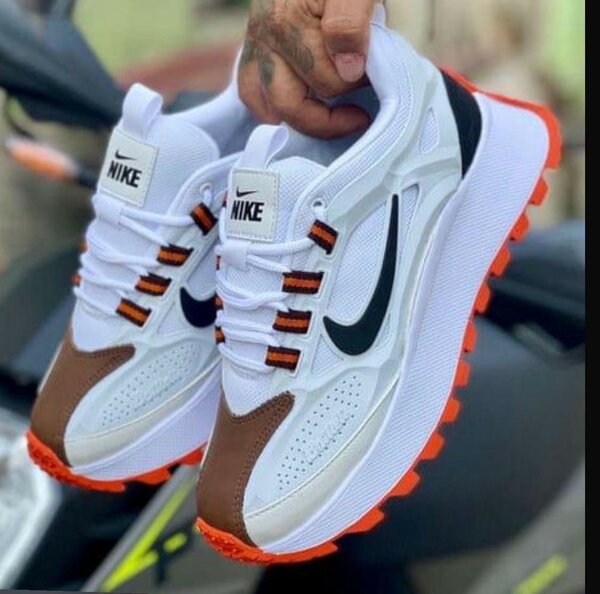 Baskets Nike blanches et orange