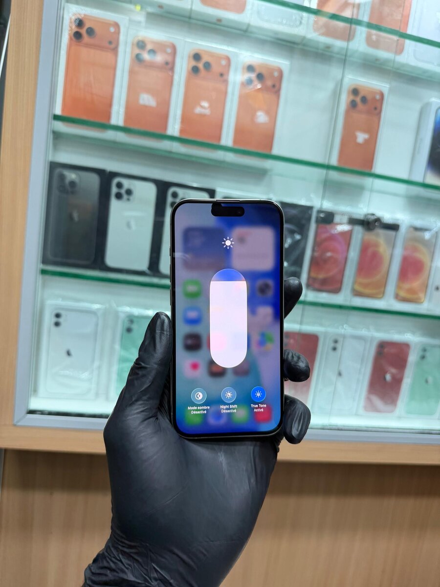 15 Pro 128Go  Écrans changé