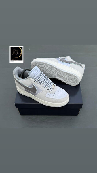 Baskets grises élégantes