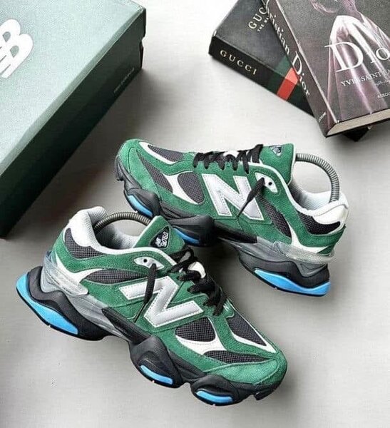 New Balance 9060s - Forest Green