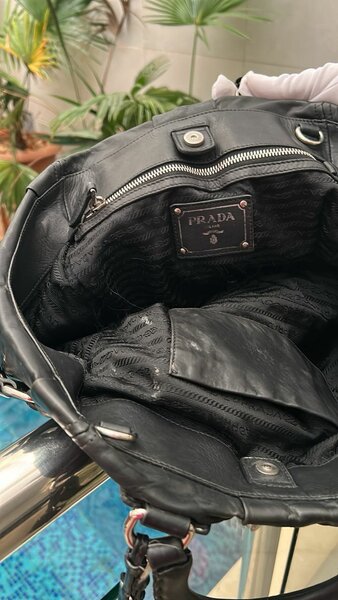PRADA ORIGINAL CUIR NOIR