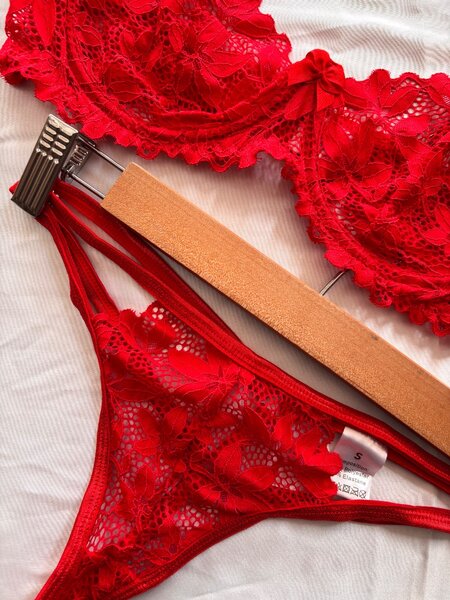 Ensemble lingerie rouge dentelle