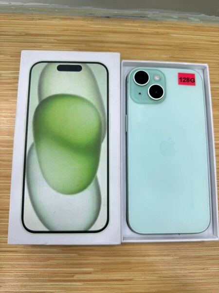iPhone 15 simple quasi neuf