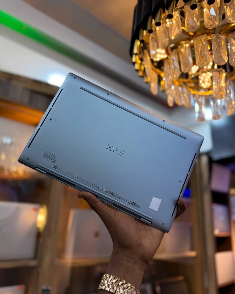 2022 DELL XPS 13 ️️CORE I7 512