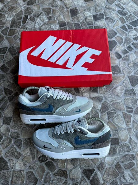 Nike Air Max Essential
