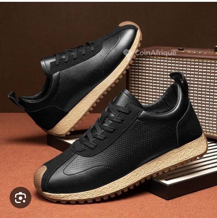 Sneakers noires élégantes homme