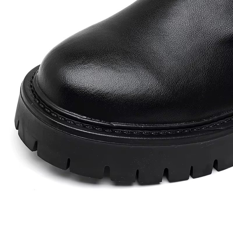 Sabots en cuir noir élégants