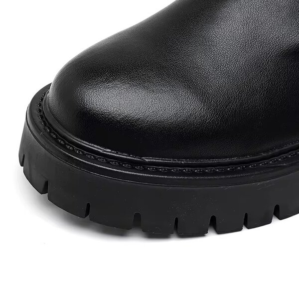 Sabots en cuir noir élégants