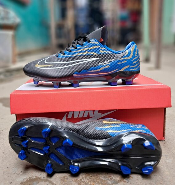 Soccer boots