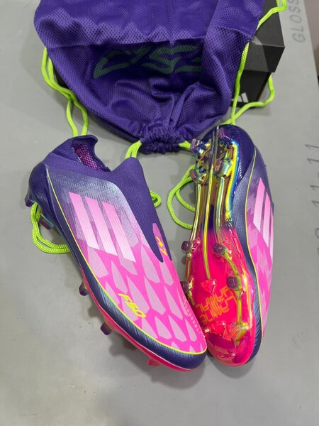 Chaussures de football colorées