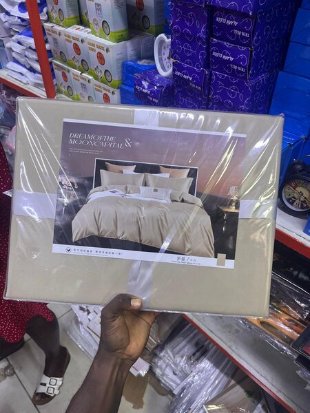 Parure de lit beige luxueuse