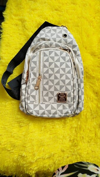 Sac bandoulière géométrique tendance