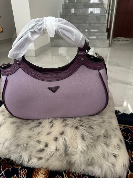 Sac à main violet élégant