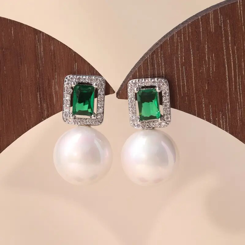 Pearl EMERALD STUD