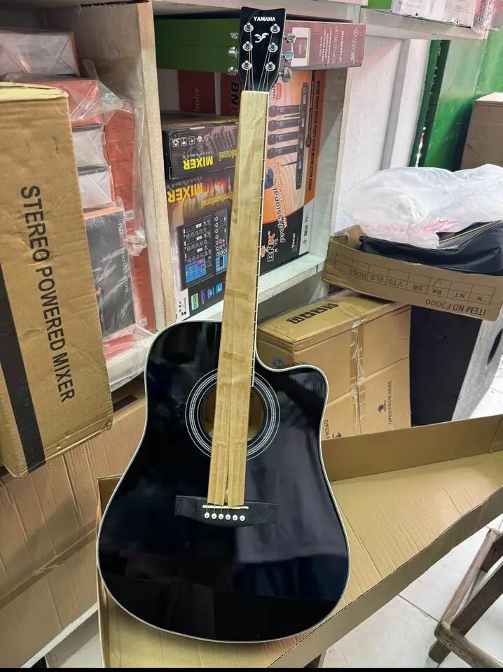 Guitare acoustique noire élégante