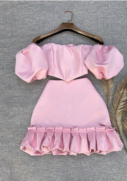 Élégante Robe Rose Off-Shoulder