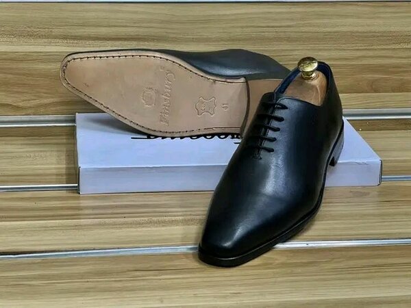 Chaussures habillées en cuir noir