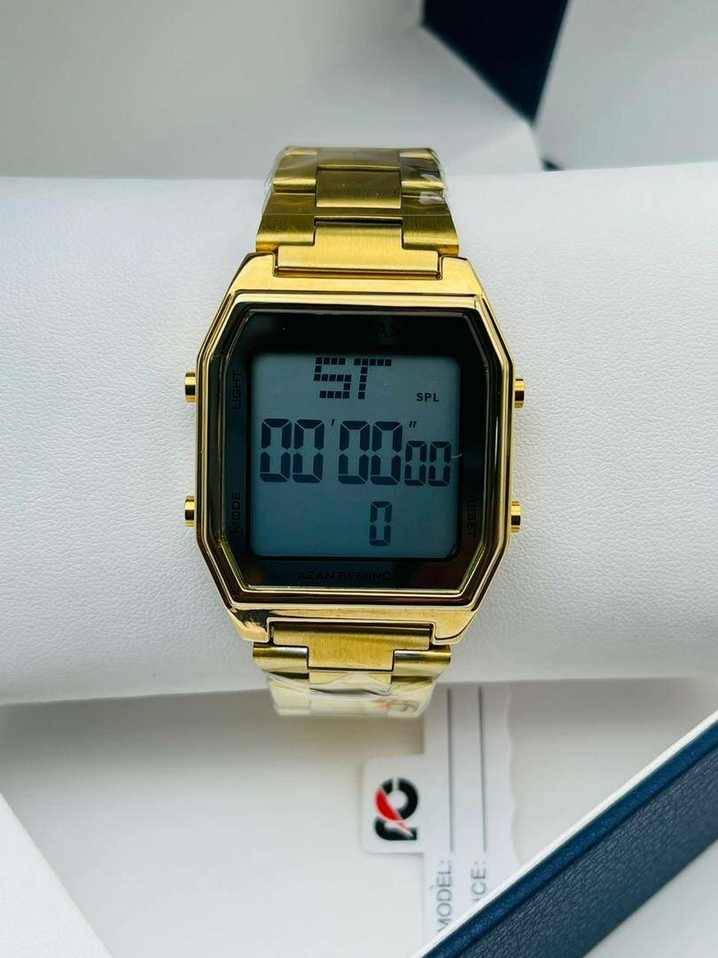 Montre digitale étanche élégante