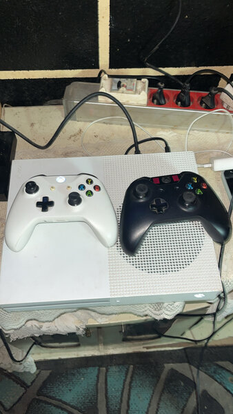 Console de Jeu avec Manettes