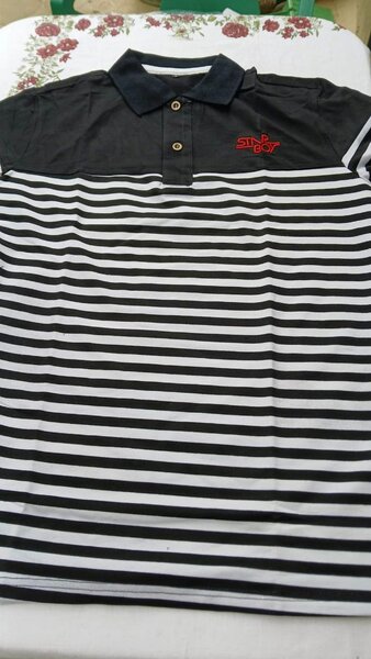 Polo à rayures noir et blanc