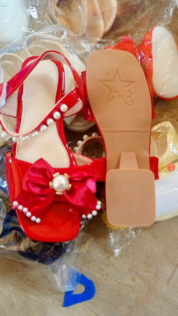 Sandales rouges perles enfant