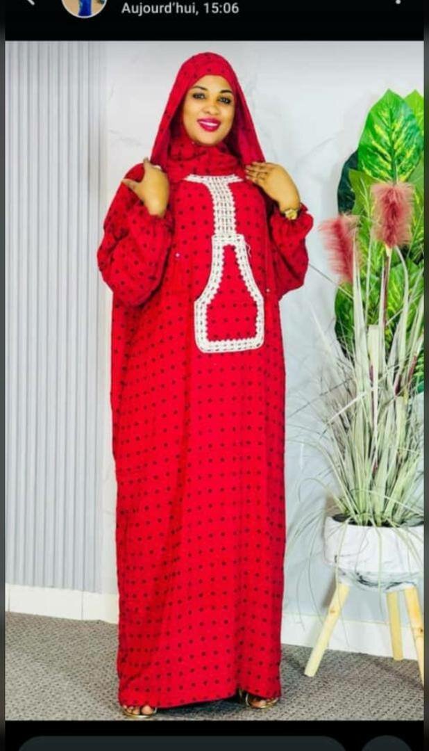 Robe longue à capuche élégante