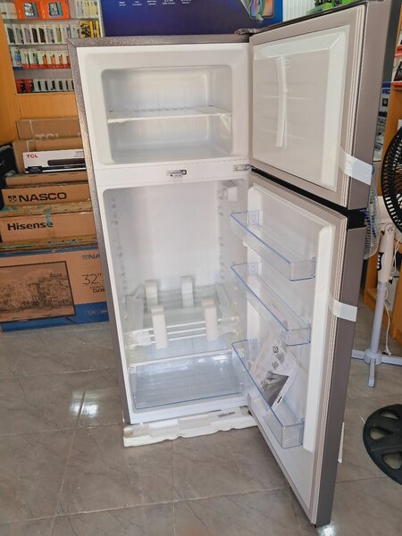 Hisense 205 litres refrigerator top freezer