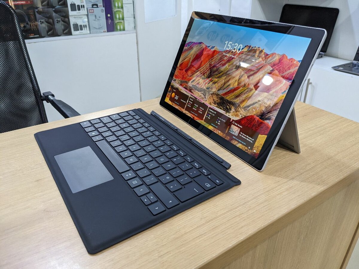 Microsoft Surface Pro 5 - Good as New