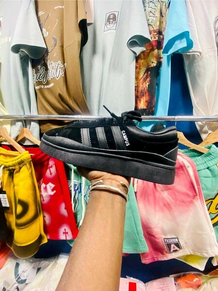 Sneakers en cuir noir