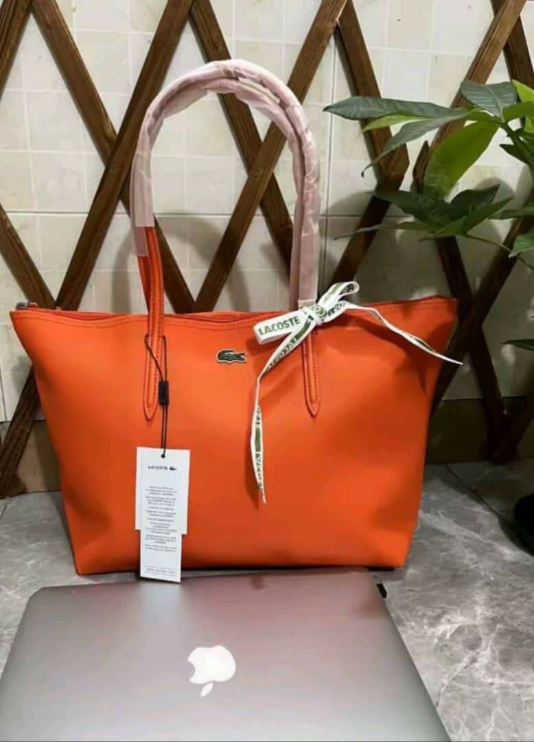 Sac à main élégant Lacoste