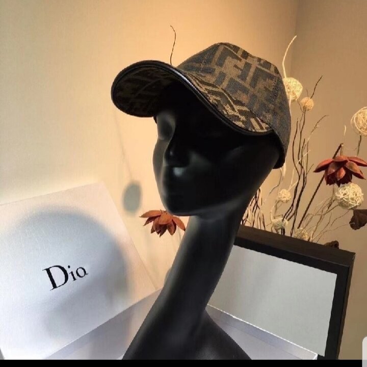 Caps fendi