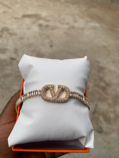 Bracelet élégant en or avec strass