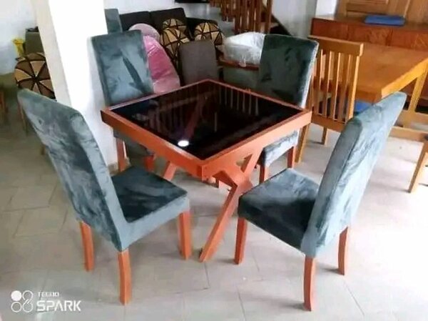 Table de salle à manger moderne