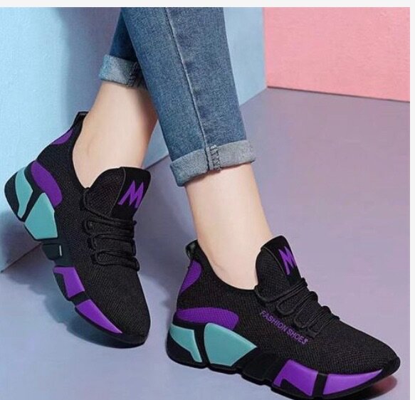 Women sports sneakers