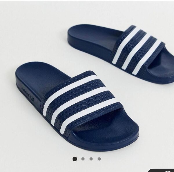 Sandales de plage rayées bleues