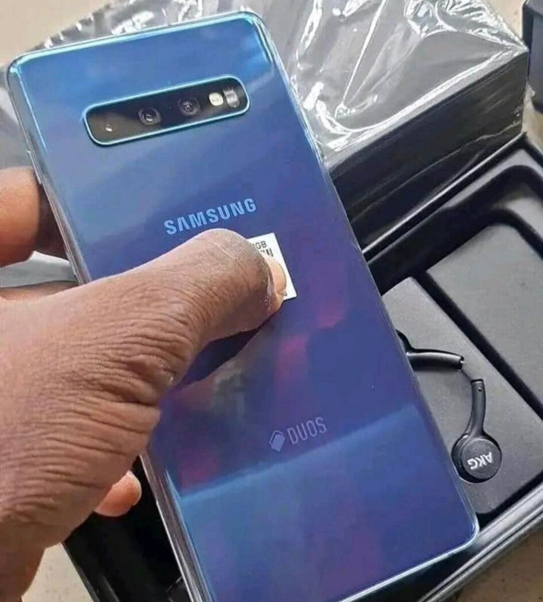 Samsung Galaxy S10+ Smartphone