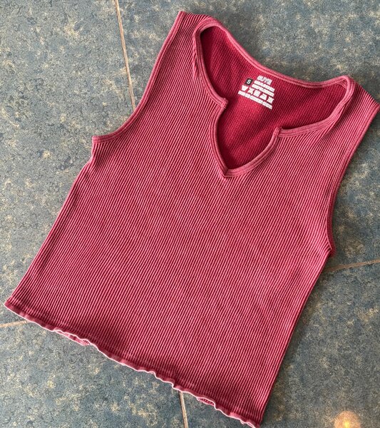 Débardeur côtelé à col en V