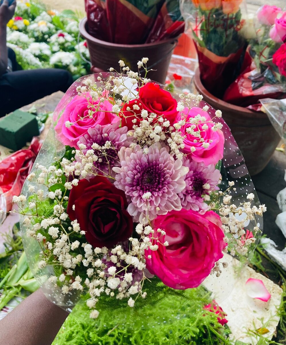 Bouquet de roses et marguerite