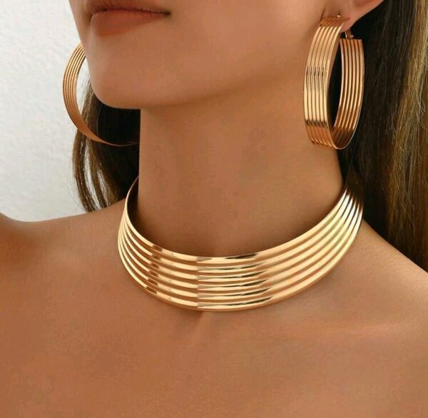 Set élégant collier et boucles dorés