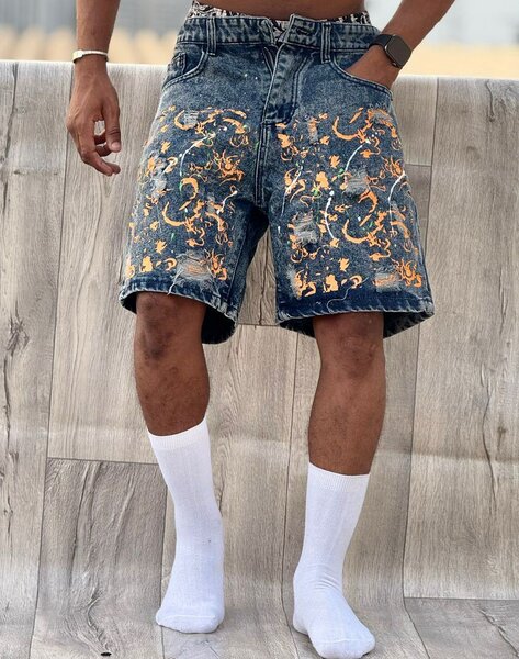 Shorts en denim avec motifs style urbain