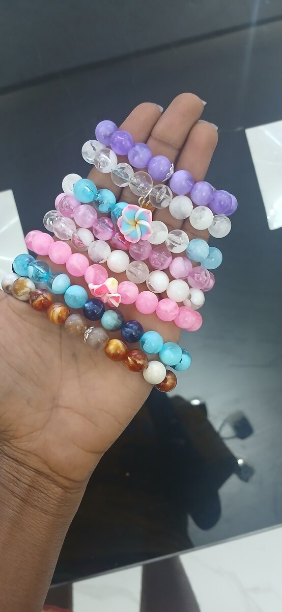 Bracelets multicolores en perles