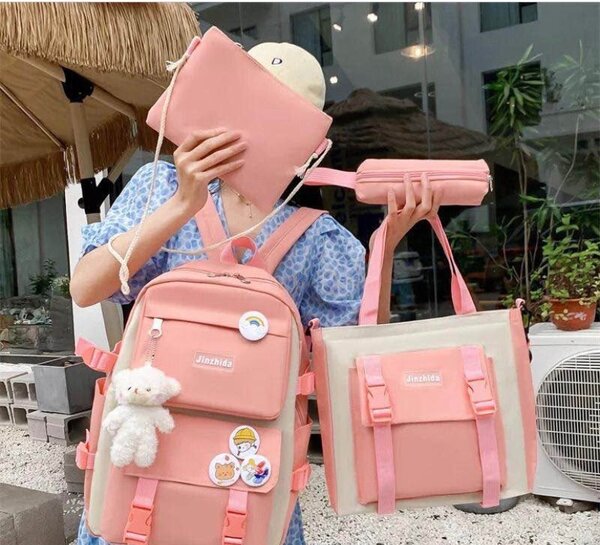 Ensemble de sacs scolaires colorés